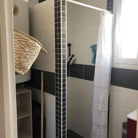 Nyaraló Maison De Avec Piscine , Dans *