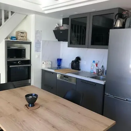 Nyaraló Maison De Avec Piscine , Dans *